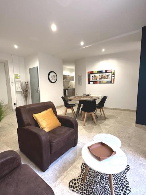 Appartement Centre Ville - Parking Prive - Wifi Nîmes Exteriör bild